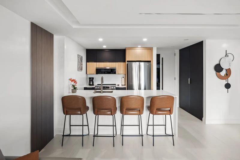 Terra Noir kitchen with three counter stools